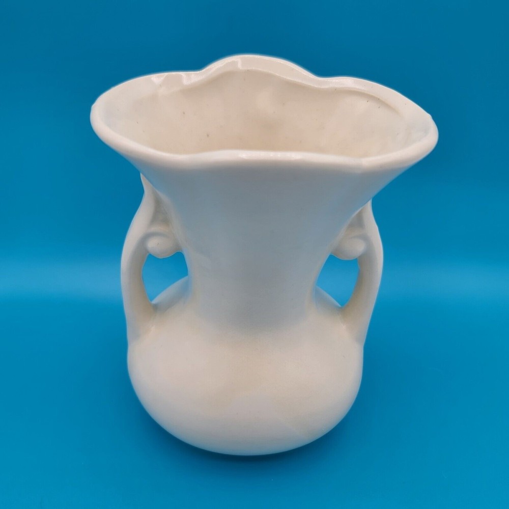 USA Pottery Art Deco Mid Century Modern Off White Egg Shell Vase Ceramic